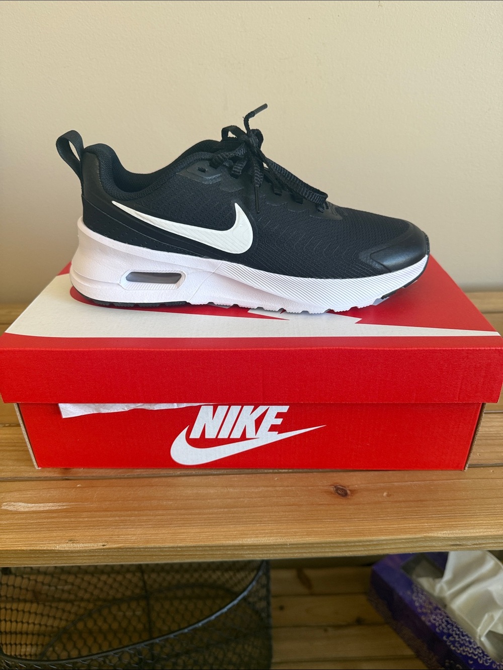 W Nike Air Max Nuaxis Size 8 Worn once. - Picture 4 of 4